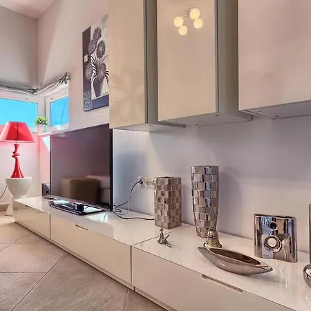 Three Bedroom With Sea View And Pool Aside Lägenhet *