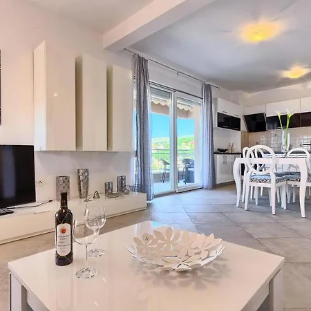 Three Bedroom With Sea View And Pool Aside Lägenhet *