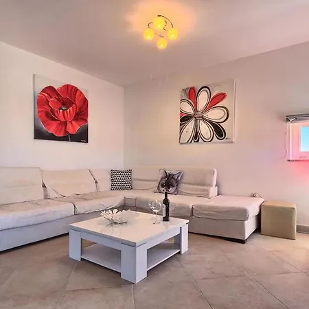 Three Bedroom With Sea View And Pool Aside Lägenhet
