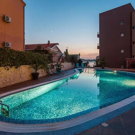 Lägenhet Three Bedroom With Sea View And Pool Aside