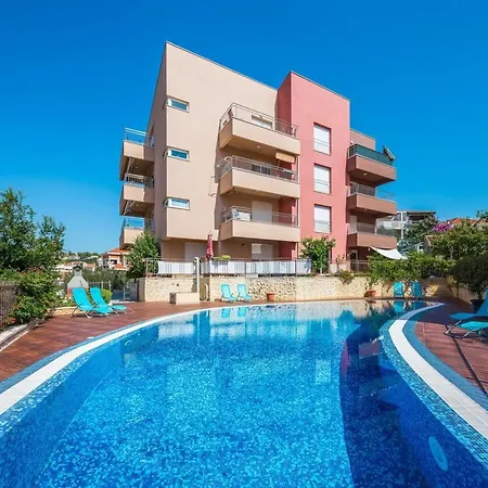 Lägenhet Three Bedroom With Sea View And Pool Aside Trogir