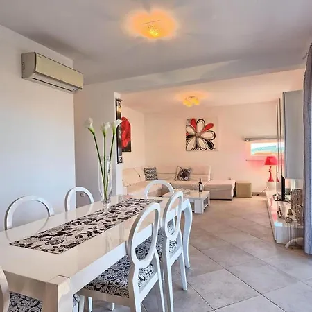 Three Bedroom With Sea View And Pool Aside Lägenhet Trogir