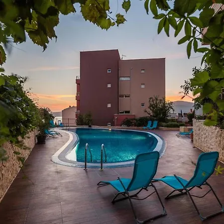 Apartament Three Bedroom With Sea View And Pool Aside *