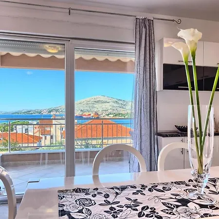 Three Bedroom With Sea View And Pool Aside Trogir